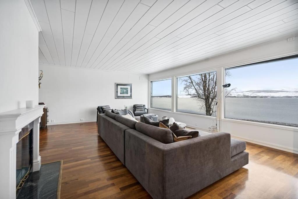 Hus Med Egen Strandlinje Tromsø Exterior foto