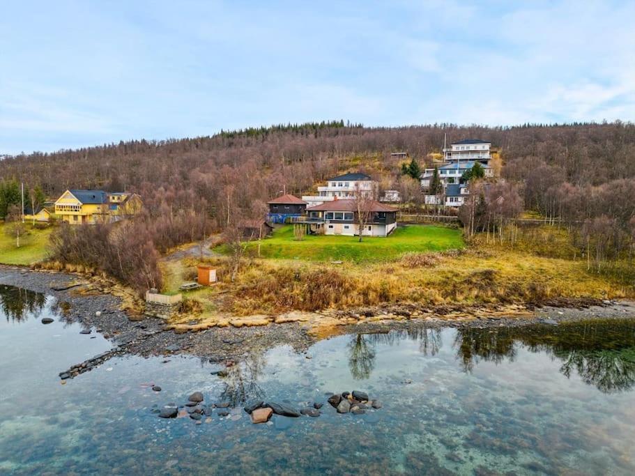 Hus Med Egen Strandlinje Tromsø Exterior foto